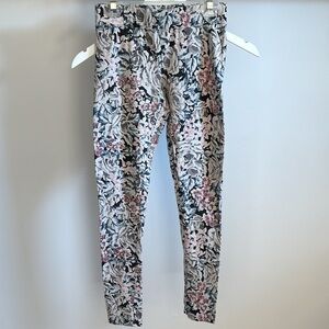 American Eagle leggings.